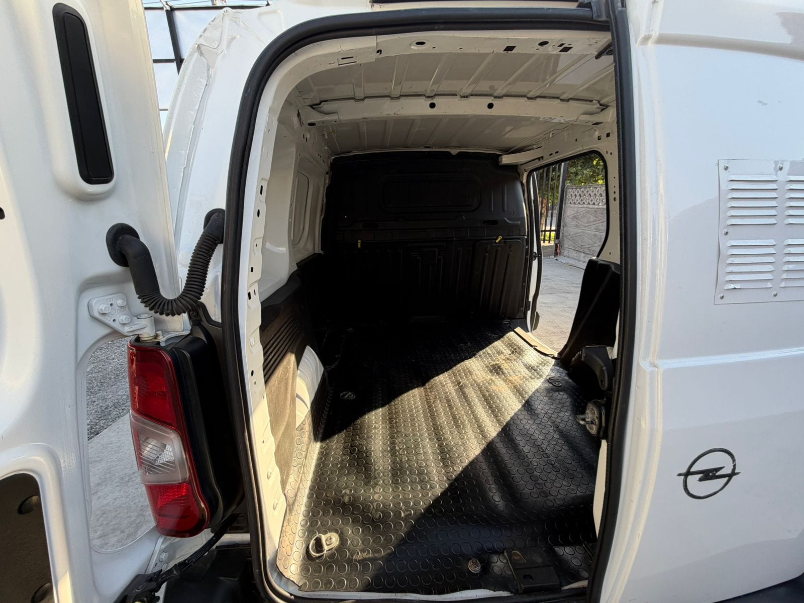 Opel Combo Hdi L1 — foto 10 de 14