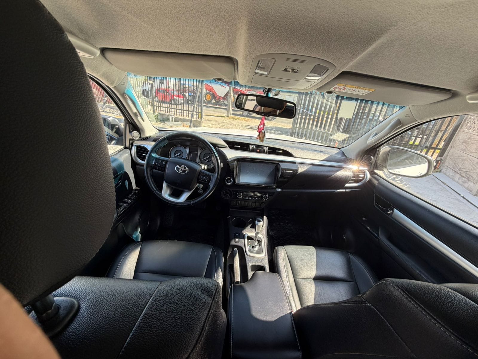 Toyota Hilux — foto 9 de 24