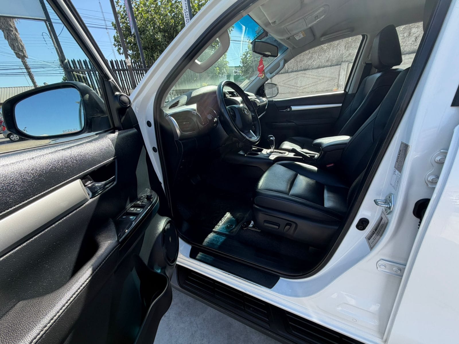 Toyota Hilux — foto 10 de 24