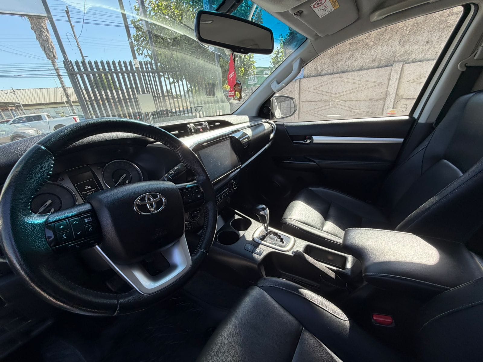Toyota Hilux — foto 11 de 24