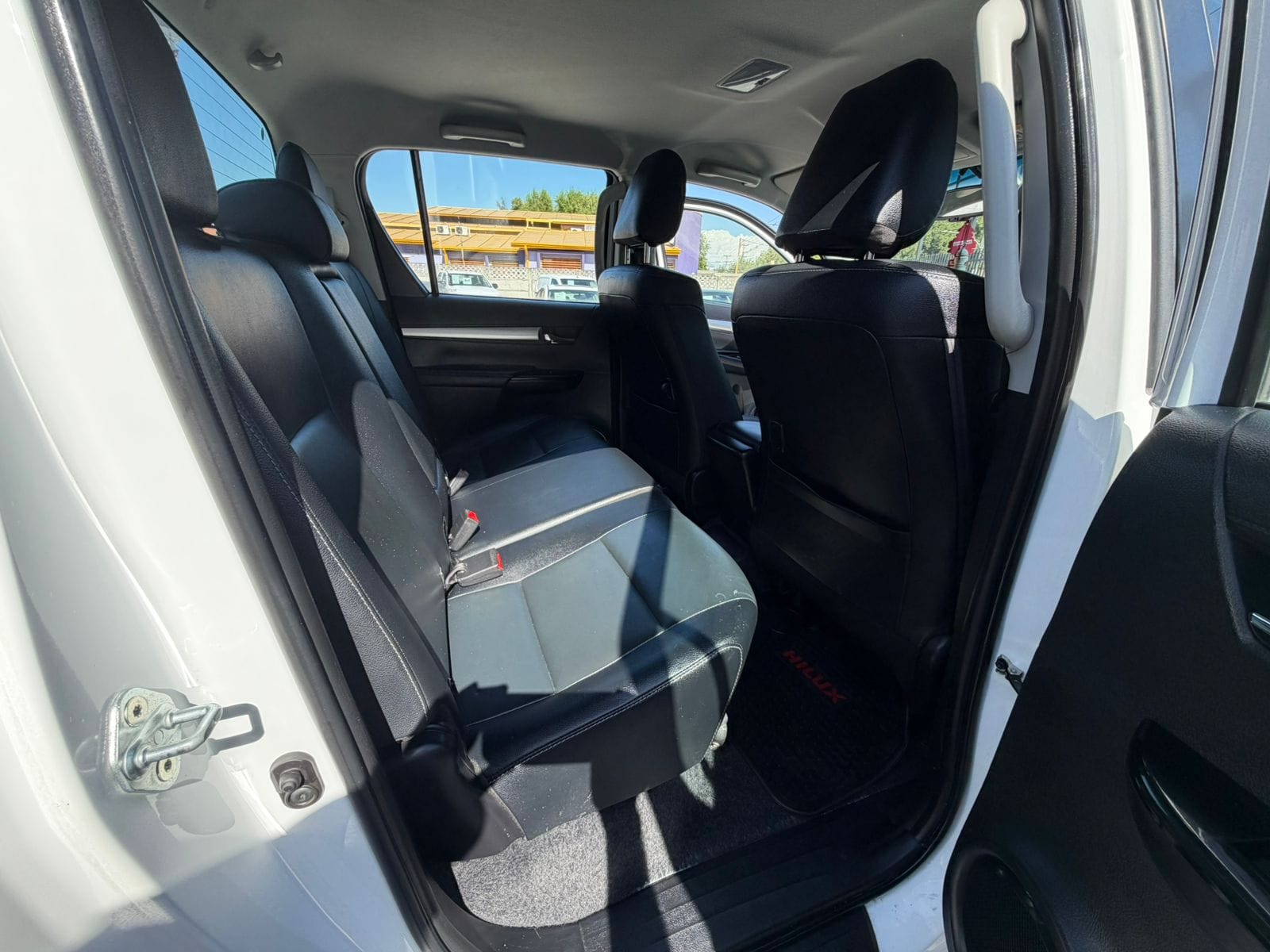 Toyota Hilux — foto 13 de 24