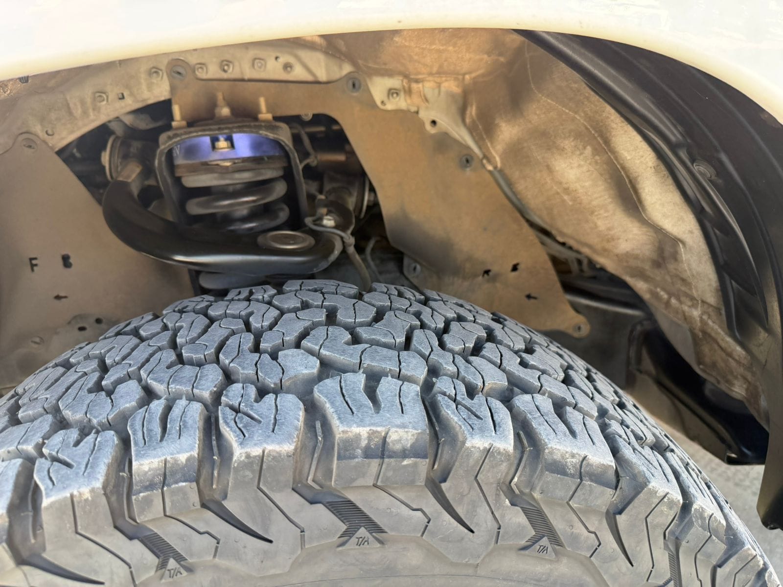 Toyota Hilux — foto 23 de 24