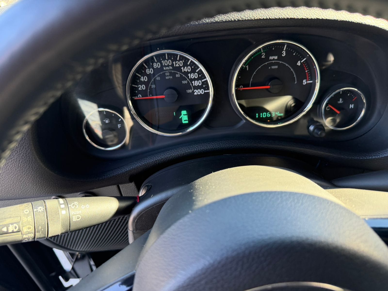 Jeep Wrangler Unlimited Sahara — foto 9 de 19