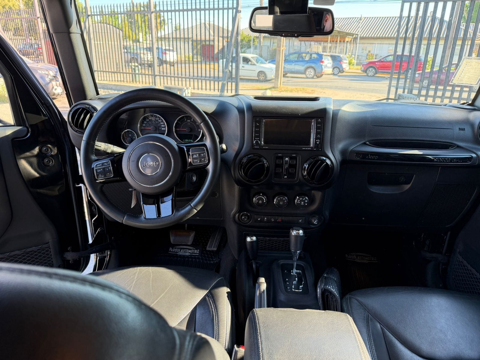 Jeep Wrangler Unlimited Sahara — foto 11 de 19
