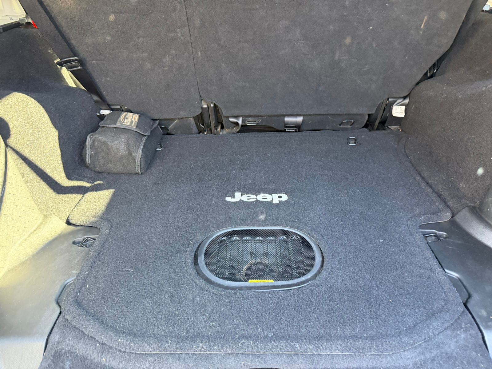 Jeep Wrangler Unlimited Sahara — foto 14 de 19