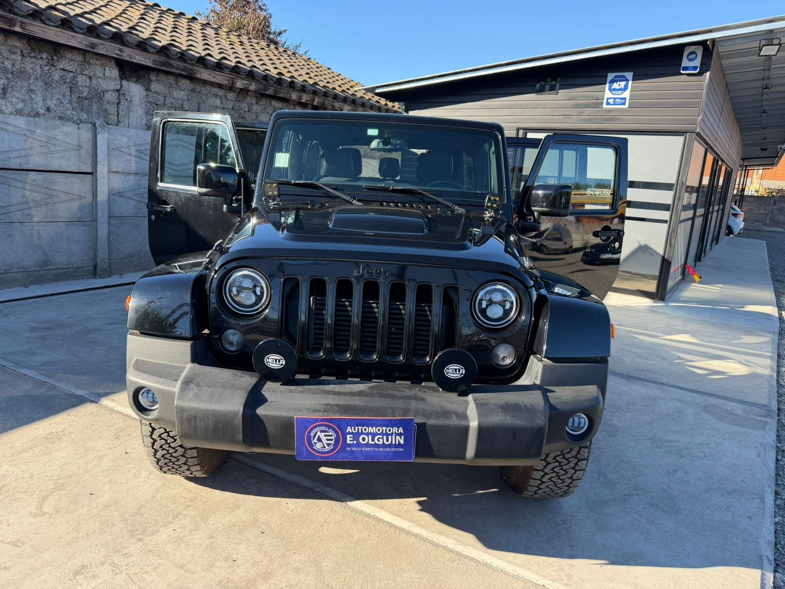 Jeep Wrangler Unlimited Sahara — foto 15 de 19
