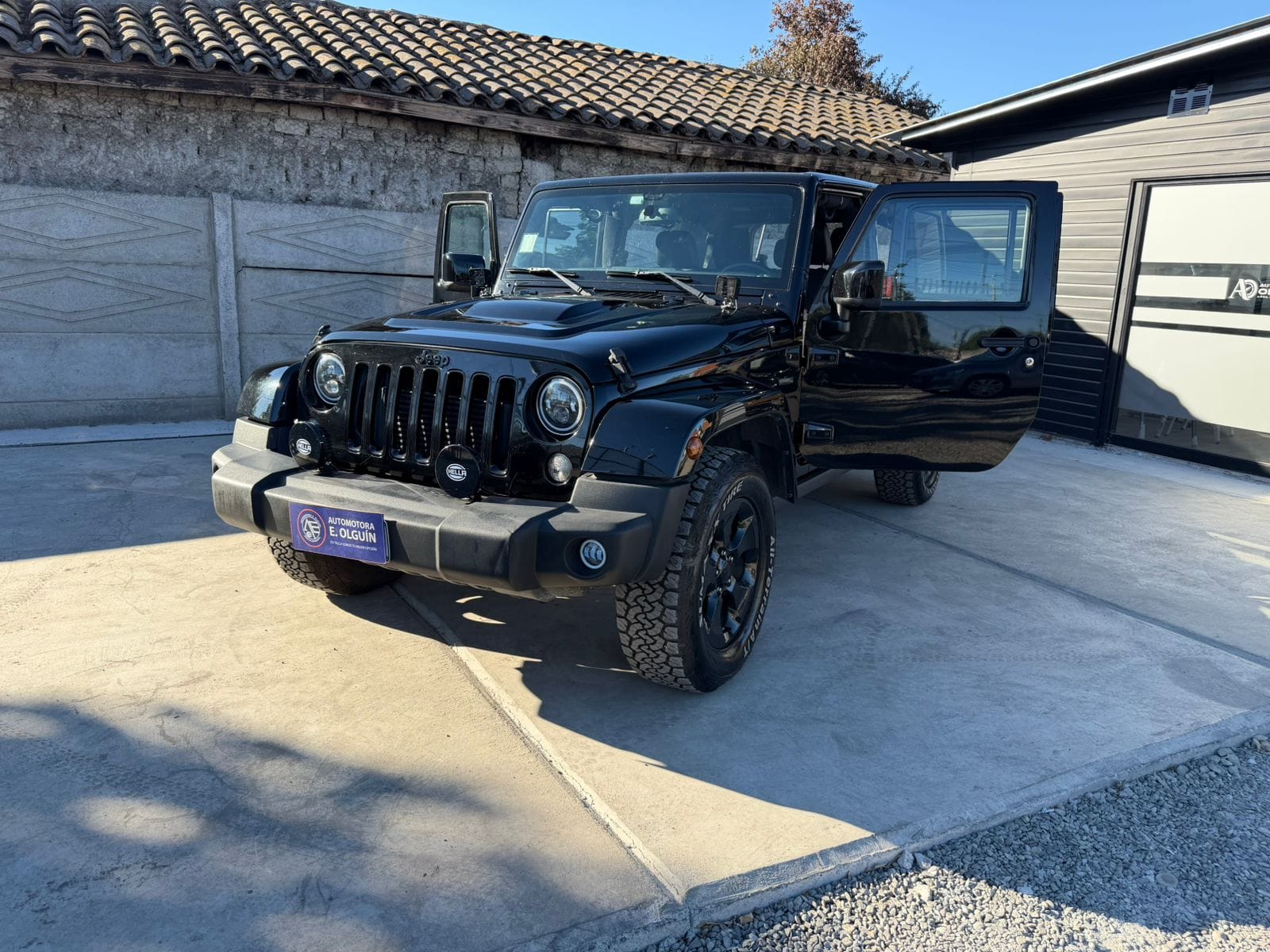 Jeep Wrangler Unlimited Sahara — foto 16 de 19