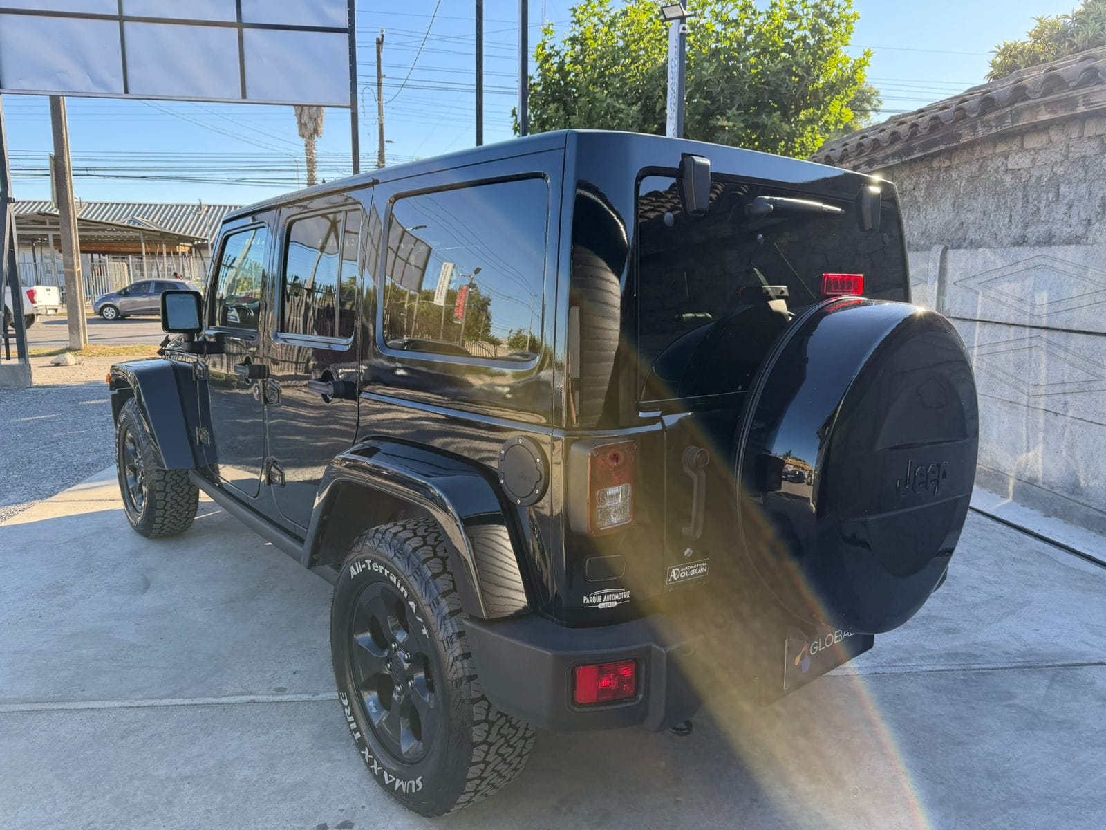 Jeep Wrangler Unlimited Sahara — foto 3 de 19
