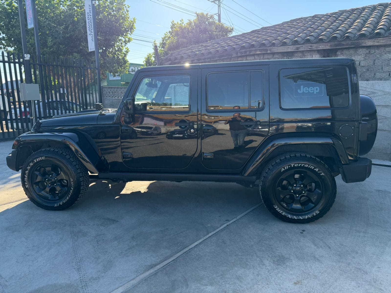 Jeep Wrangler Unlimited Sahara — foto 4 de 19
