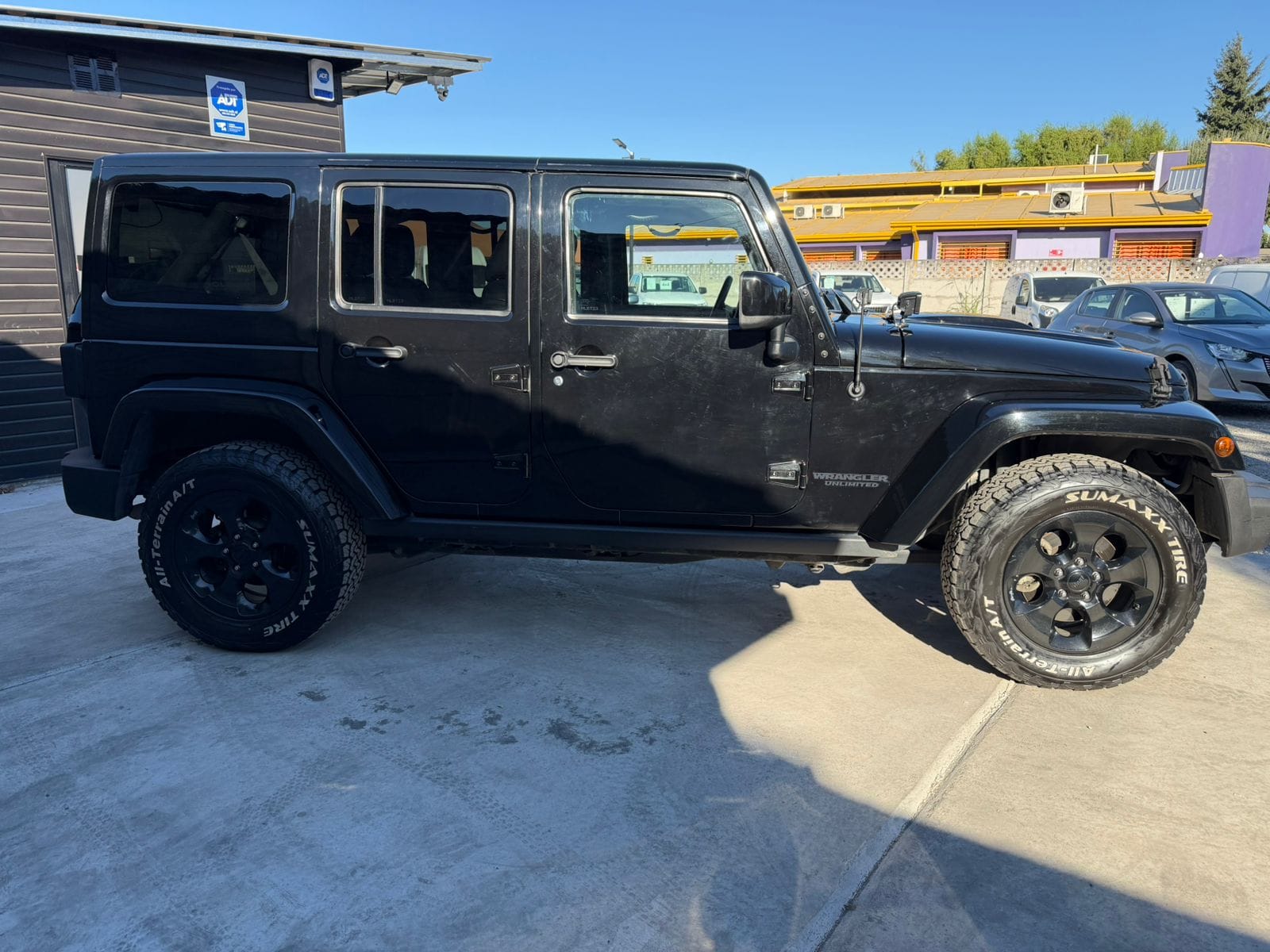 Jeep Wrangler Unlimited Sahara — foto 5 de 19