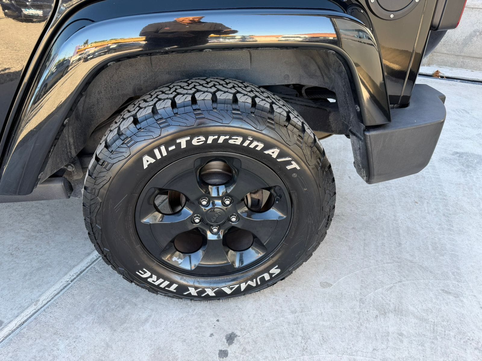 Jeep Wrangler Unlimited Sahara — foto 6 de 19