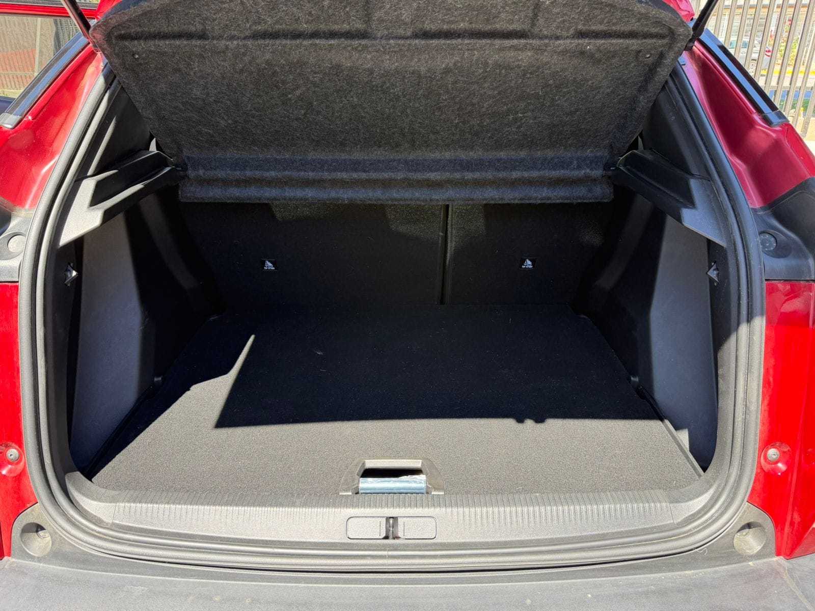 Peugeot 2008 Blue Hdi130 Eat8 1.5 Aut — foto 9 de 15