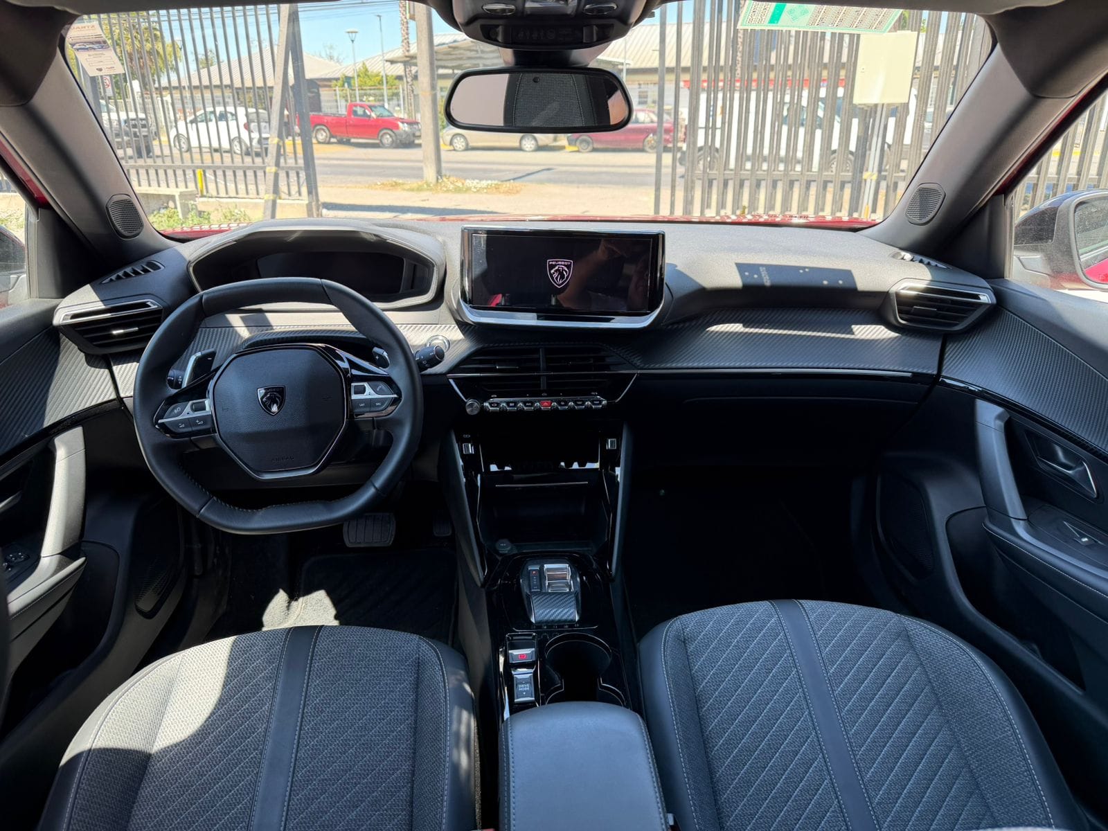 Peugeot 2008 Blue Hdi130 Eat8 1.5 Aut — foto 10 de 15