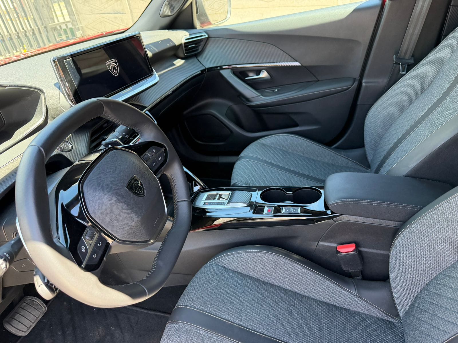 Peugeot 2008 Blue Hdi130 Eat8 1.5 Aut — foto 12 de 15