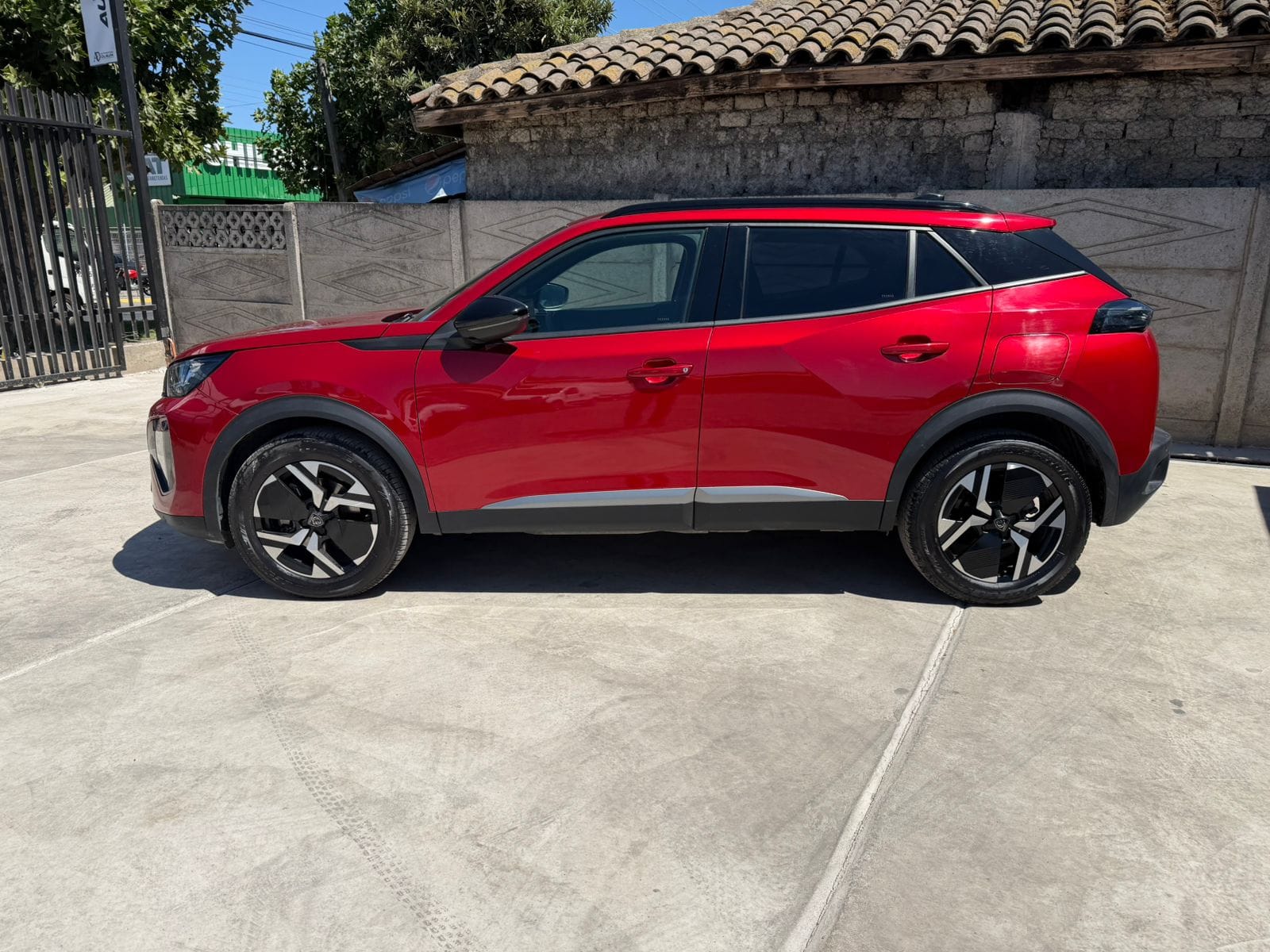 Peugeot 2008 Blue Hdi130 Eat8 1.5 Aut — foto 3 de 15