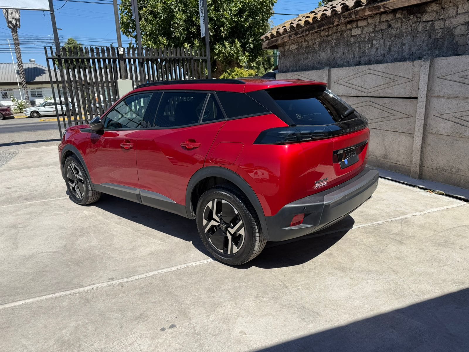 Peugeot 2008 Blue Hdi130 Eat8 1.5 Aut — foto 4 de 15