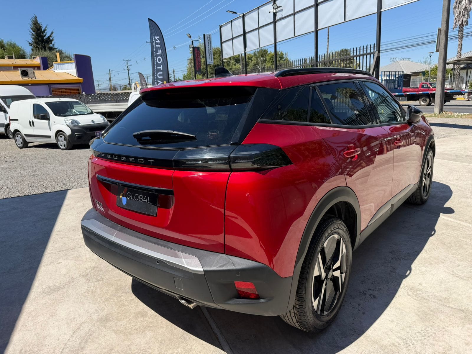 Peugeot 2008 Blue Hdi130 Eat8 1.5 Aut — foto 6 de 15
