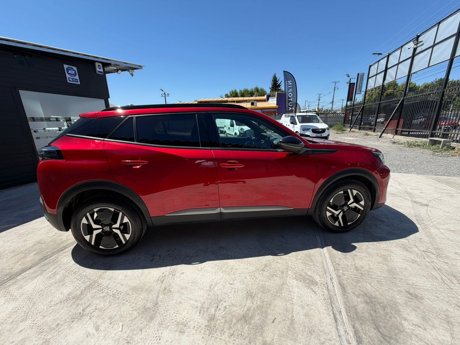 Peugeot 2008 Blue Hdi130 Eat8 1.5 Aut — foto 7 de 15