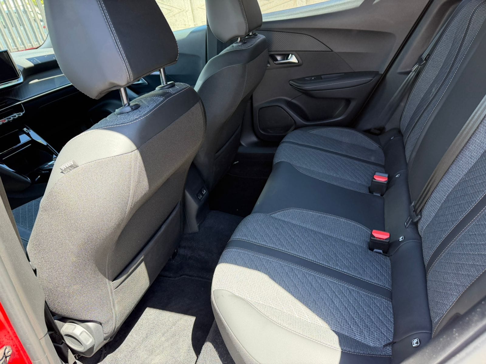 Peugeot 2008 Blue Hdi130 Eat8 1.5 Aut — foto 8 de 15