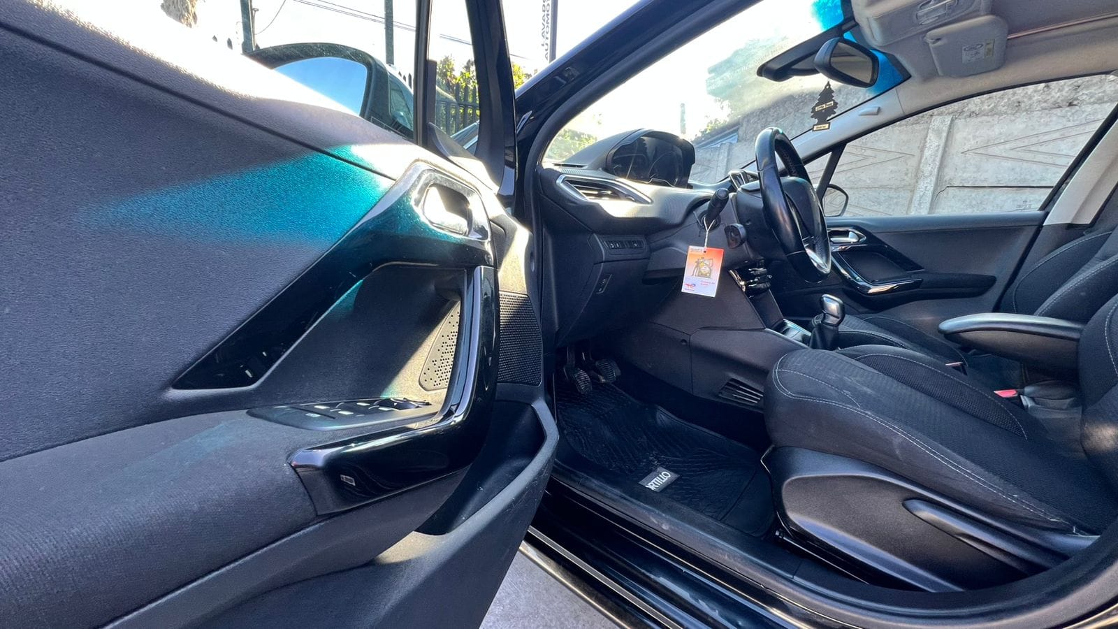 Peugeot 208 Allure Hdi — foto 8 de 8