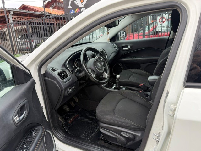 Jeep Compas Sport — foto 10 de 14