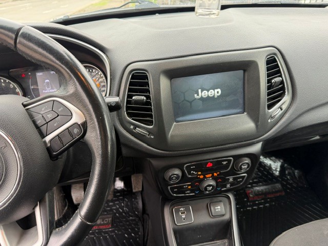 Jeep Compas Sport — foto 12 de 14