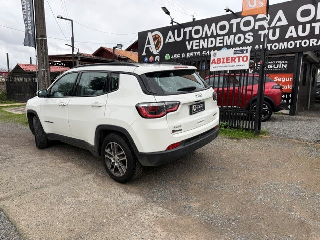 Jeep Compas Sport — foto 4 de 14