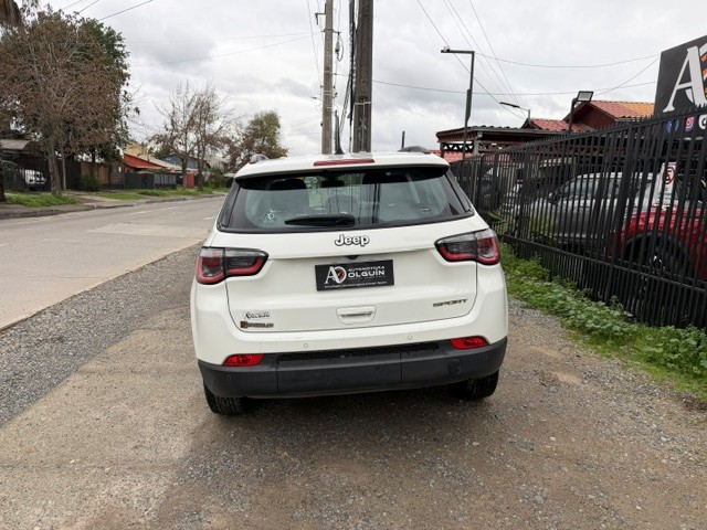 Jeep Compas Sport — foto 5 de 14
