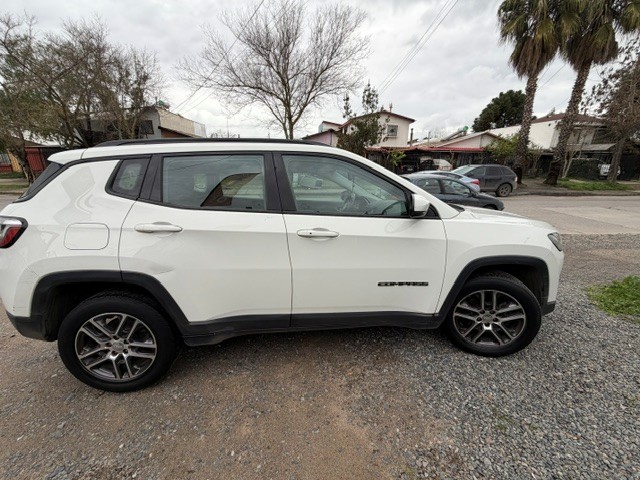 Jeep Compas Sport — foto 6 de 14