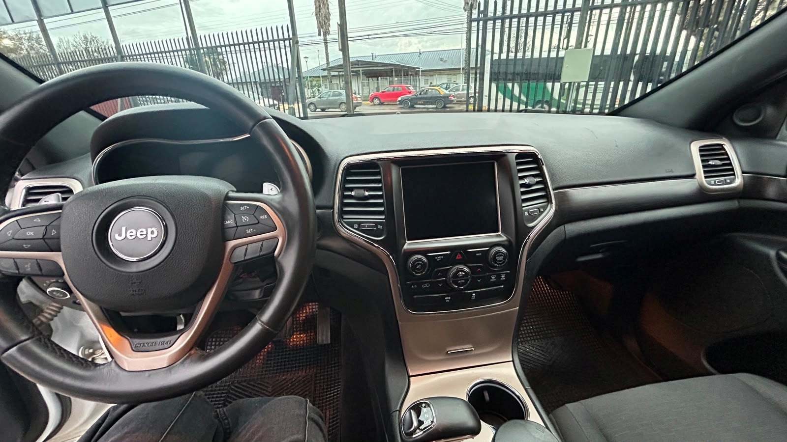 Jeep Grand Cherokee Laredo 3,6 4X4 Aut — foto 9 de 17