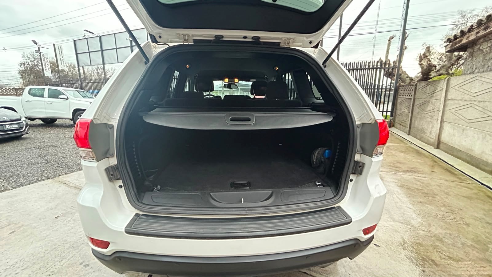 Jeep Grand Cherokee Laredo 3,6 4X4 Aut — foto 13 de 17