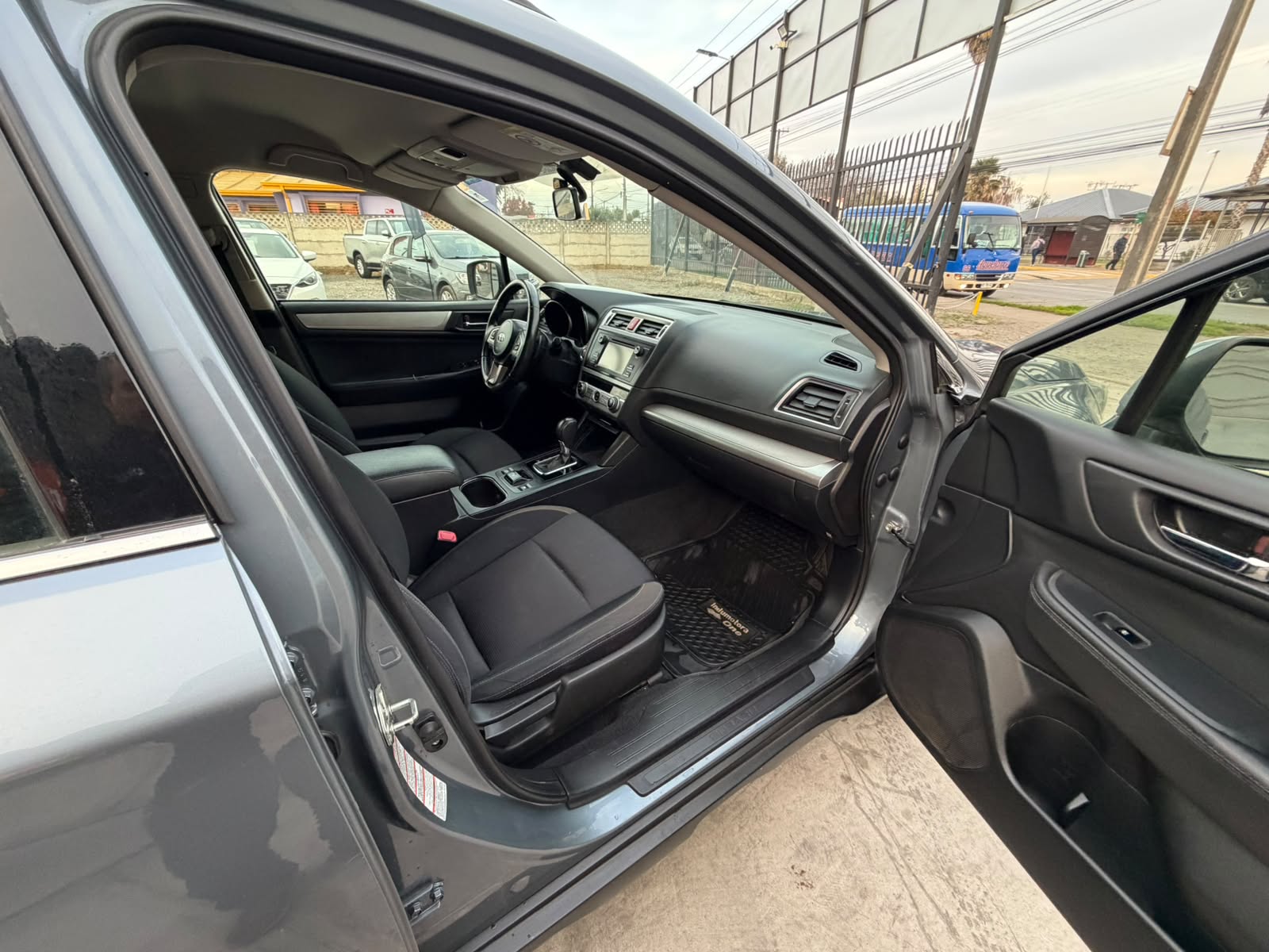 Subaru New Outback — foto 8 de 18
